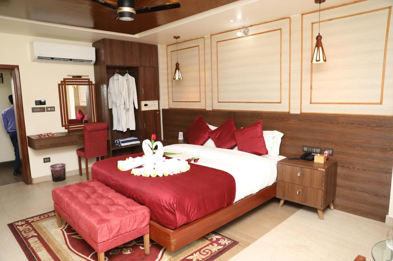 Kc'S Home Sauraha Eksteriør billede